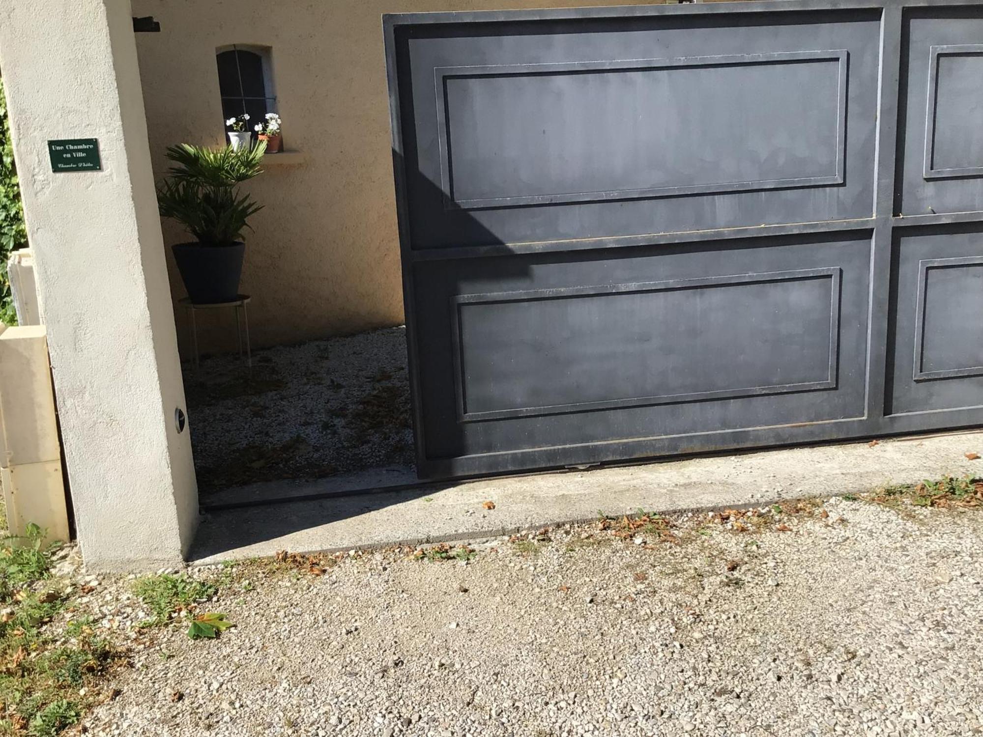 Une Chambre En Ville L'Isle-sur-la-Sorgue Exterior photo